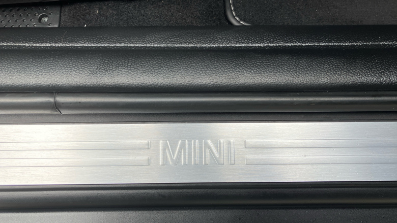 MINI Hatchback 1.5 Cooper Exclusive Premium Plus 5dr Auto Petrol Hatchback